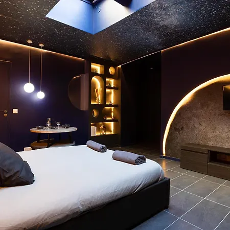 - To The Moon And Back Apartment